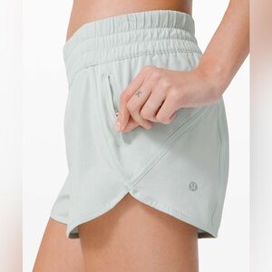 Lululemon Tracker Short V 4"
Island Mist Size 8